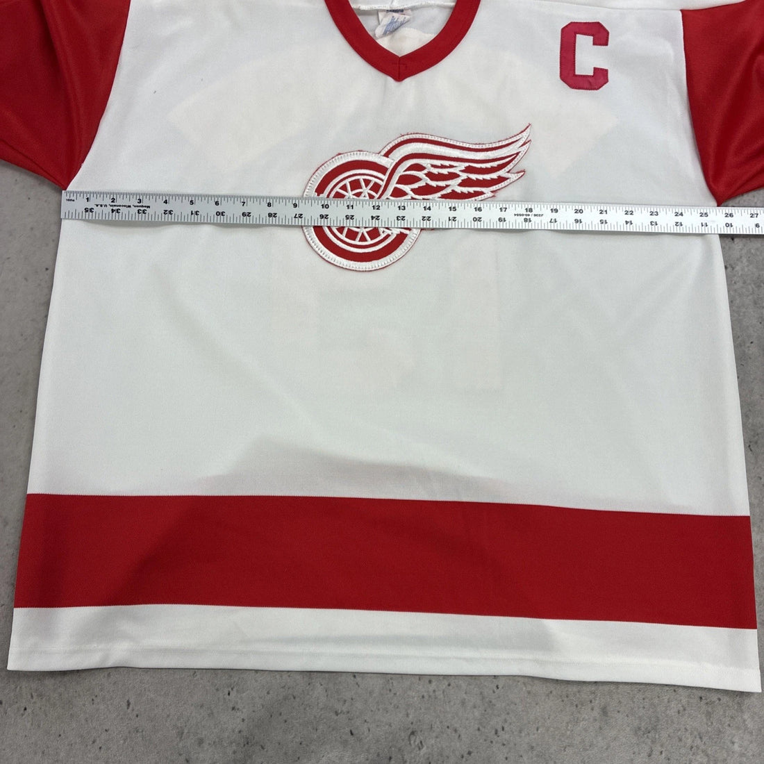 Vintage Detroit Red Wings Steve Yzerman CCM Jersey Size XL NHL