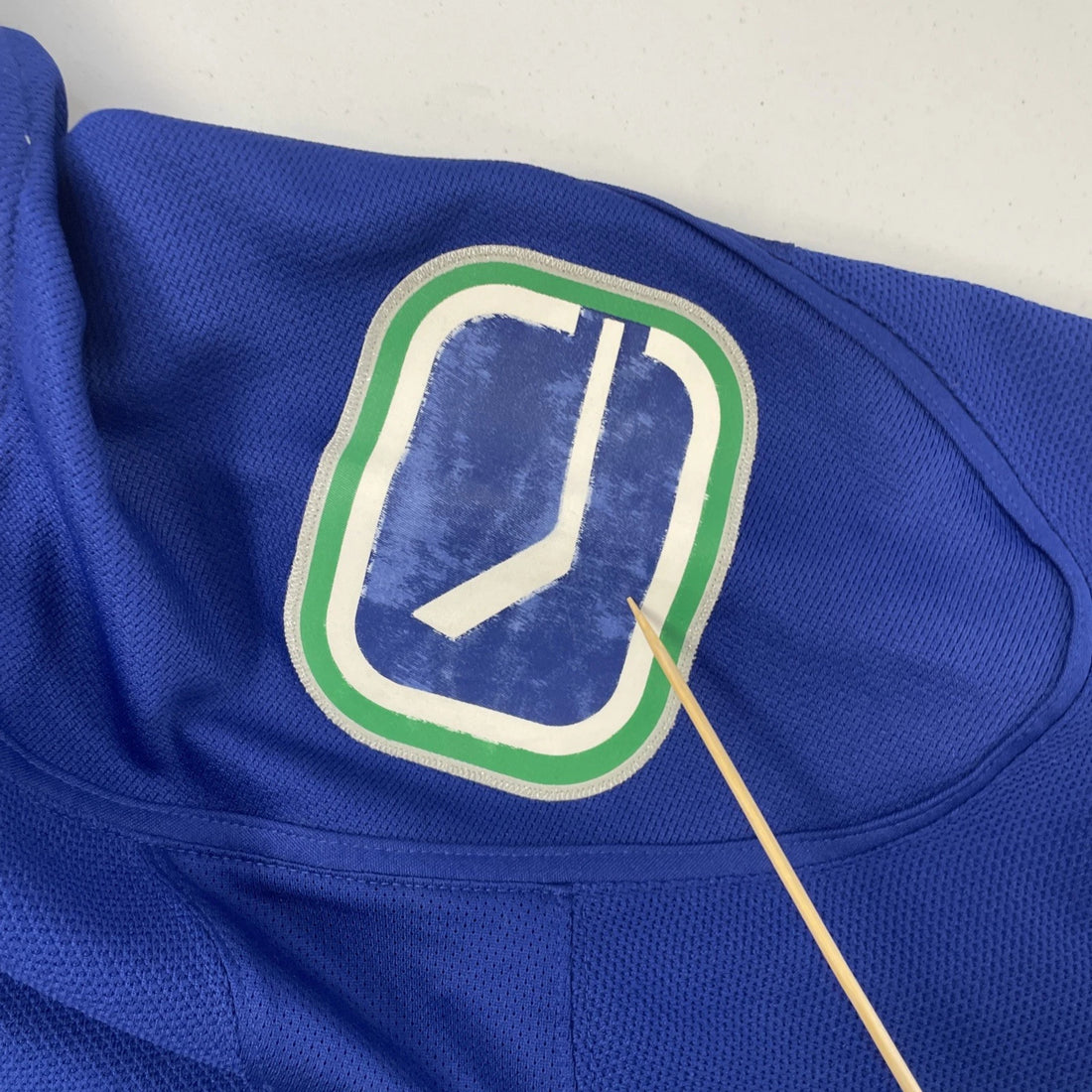 Vancouver Canucks Reebok Jersey Size Medium NHL