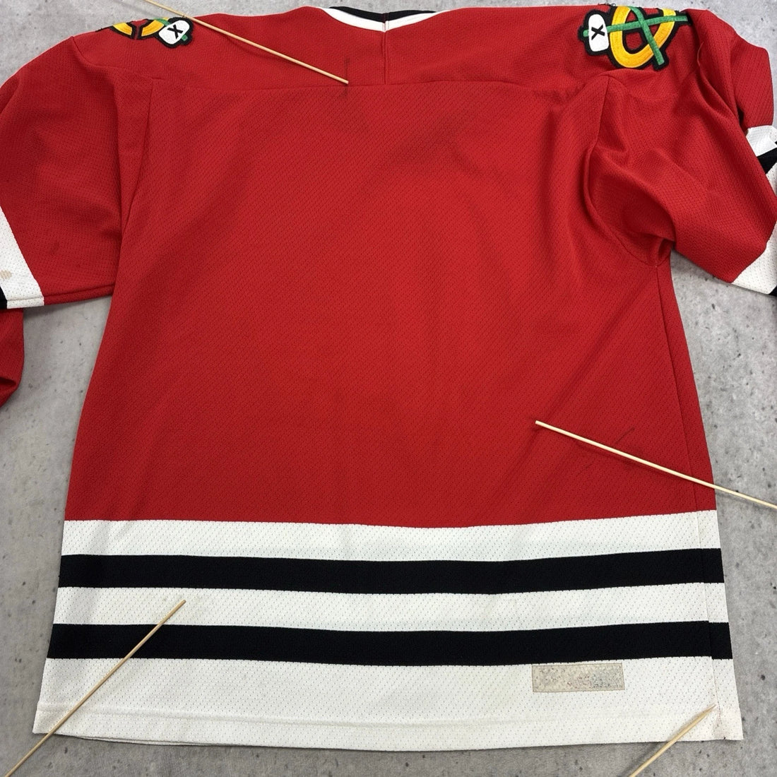 Vintage Chicago Blackhawks CCM Maska Hockey Jersey Size Medium NHL