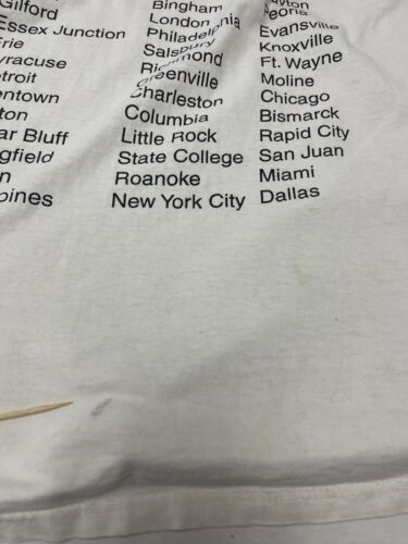 Vintage 98 Degrees Heat It Up Tour T-Shirt Size Medium White Boy Band 1998 90s