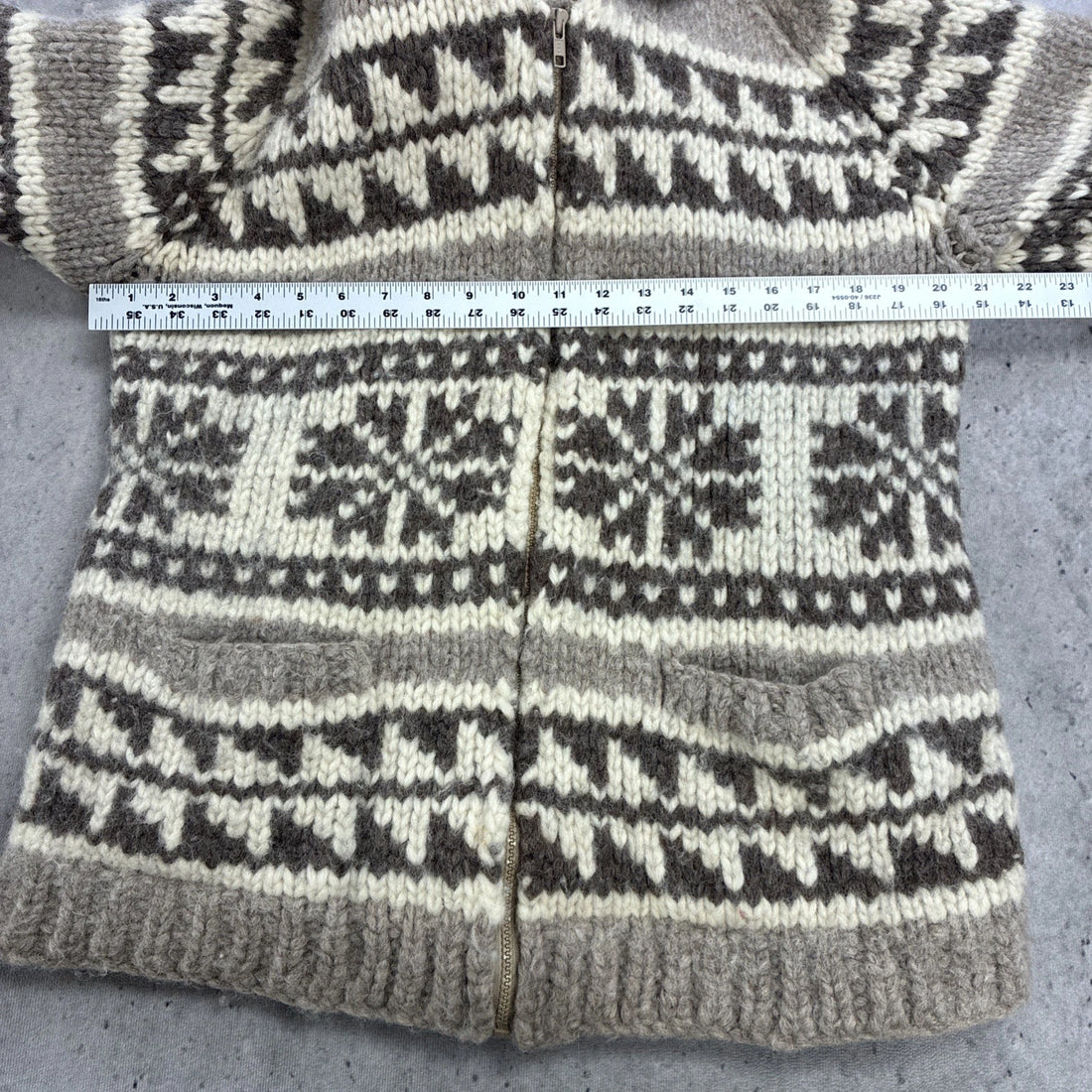 Snowflake Fair Isle Wool Knit Cowichan Sweater Size Medium Vintage