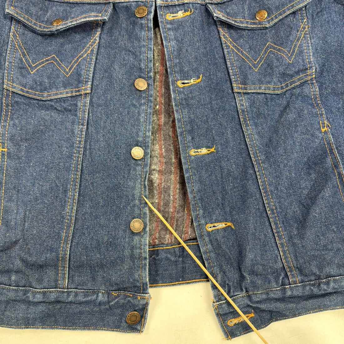 Vintage Wrangler Western Denim Trucker Jacket Size 42 Blanket Lined