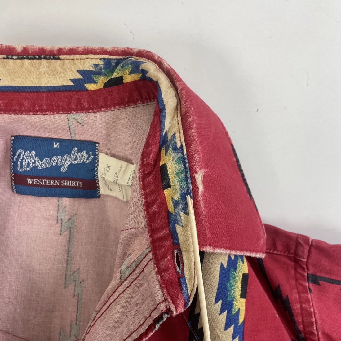 Vintage Wrangler Western Aztec Pearl Snap Shirt Size Medium Red