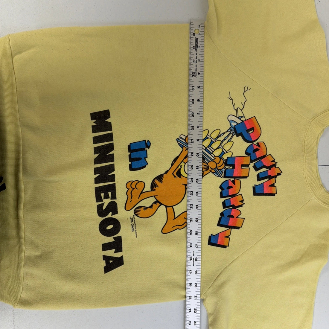 Vintage Garfield Party Hardy In Minnesota Short Sleeve Sweatshirt Large
