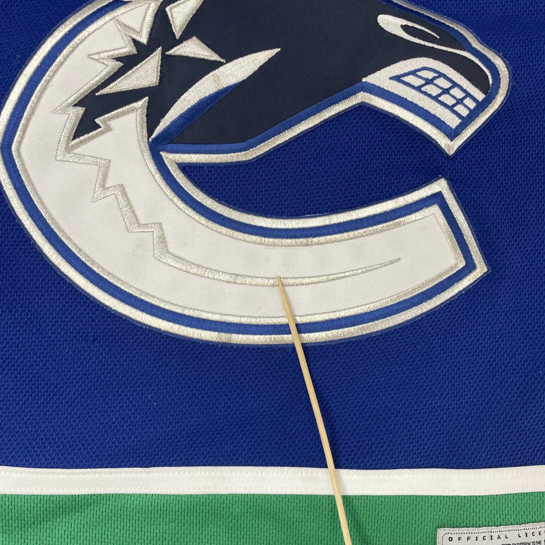 Vancouver Canucks Reebok Jersey Size Medium NHL