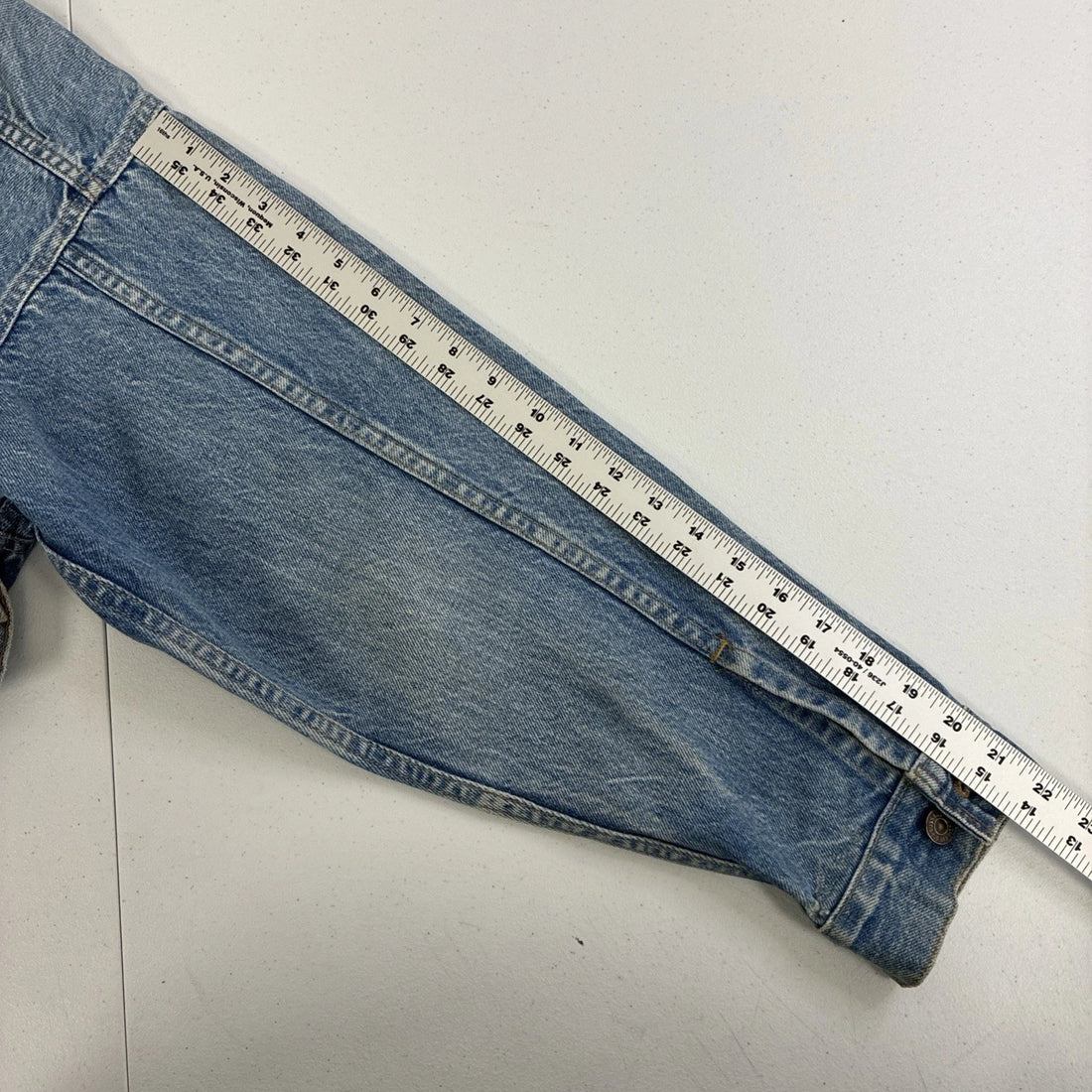 Vintage Levi's Denim Trucker Jacket Size Medium