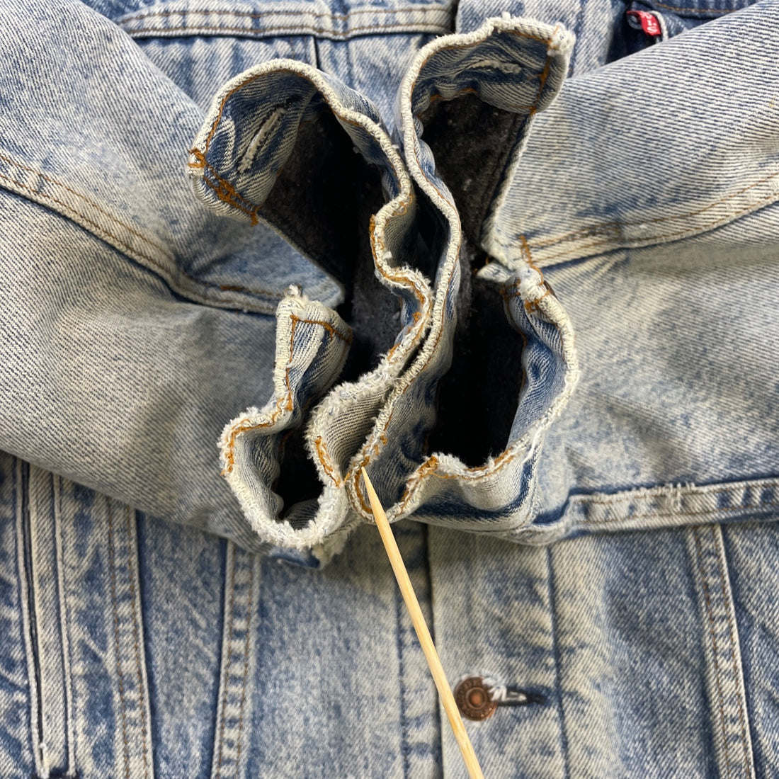 Vintage Levi's Denim Trucker Jacket Medium Distressed Blanket Lined