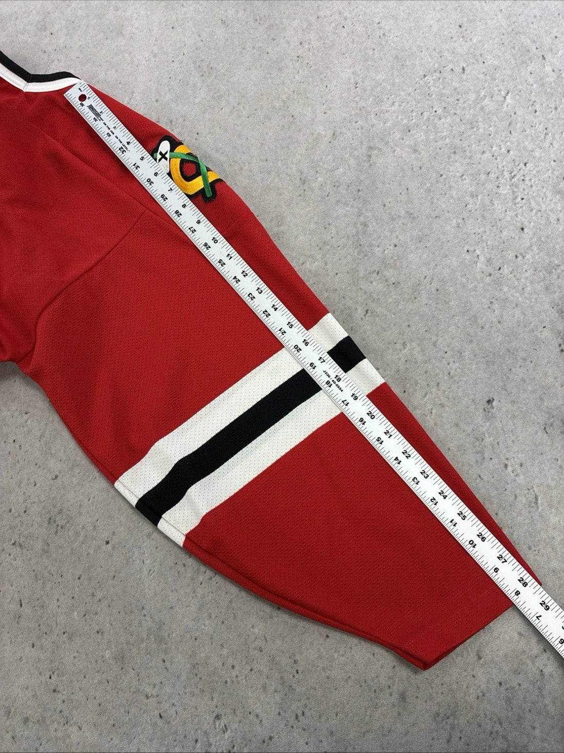 Vintage Chicago Blackhawks CCM Jersey Size Medium NHL
