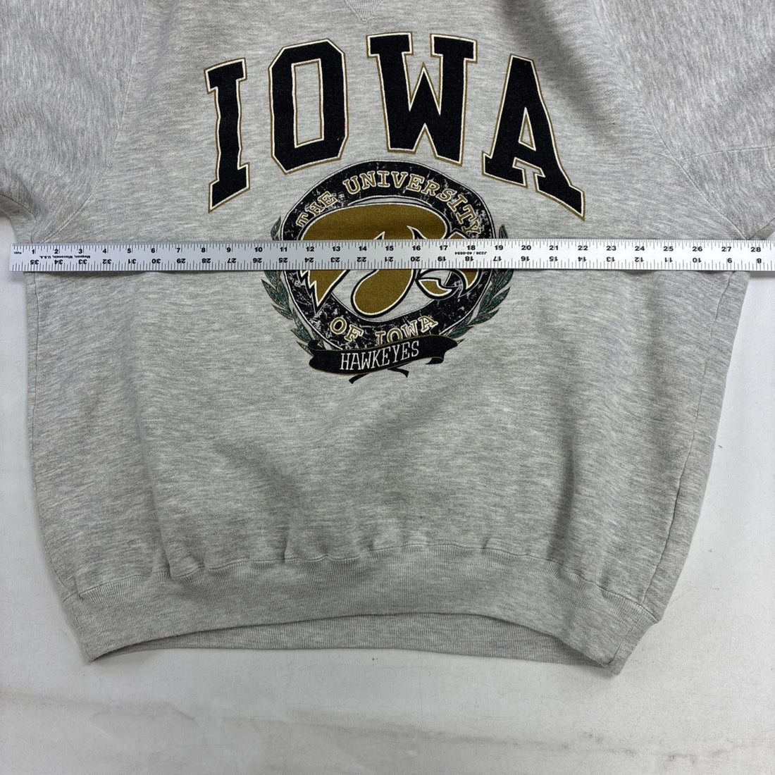 Vintage Iowa Hawkeyes Crest Crewneck Sweatshirt Size XL NCAA