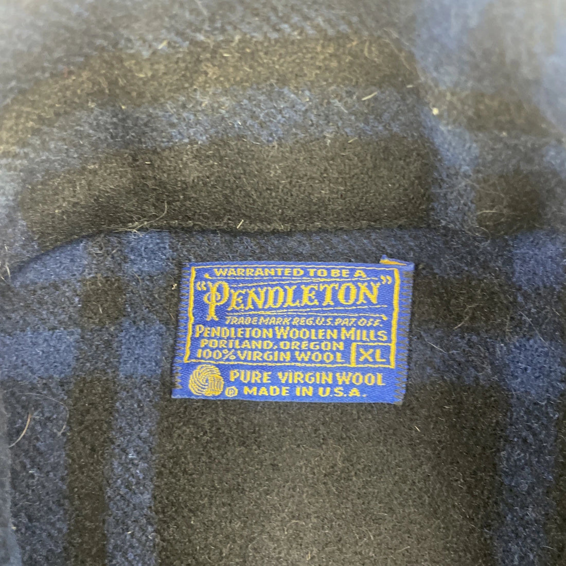 Vintage Pendleton Wool Hunting Shirt Jacket Size XL Blue Plaid Mackinaw