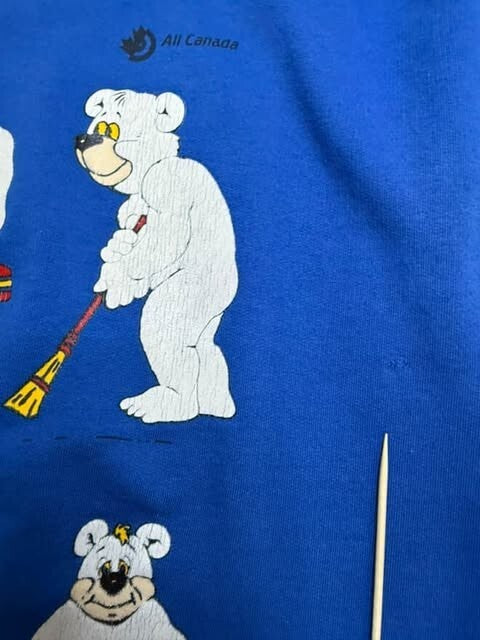 Vintage Polar Bear Curling Canada Crewneck Sweatshirt Size Large 90s