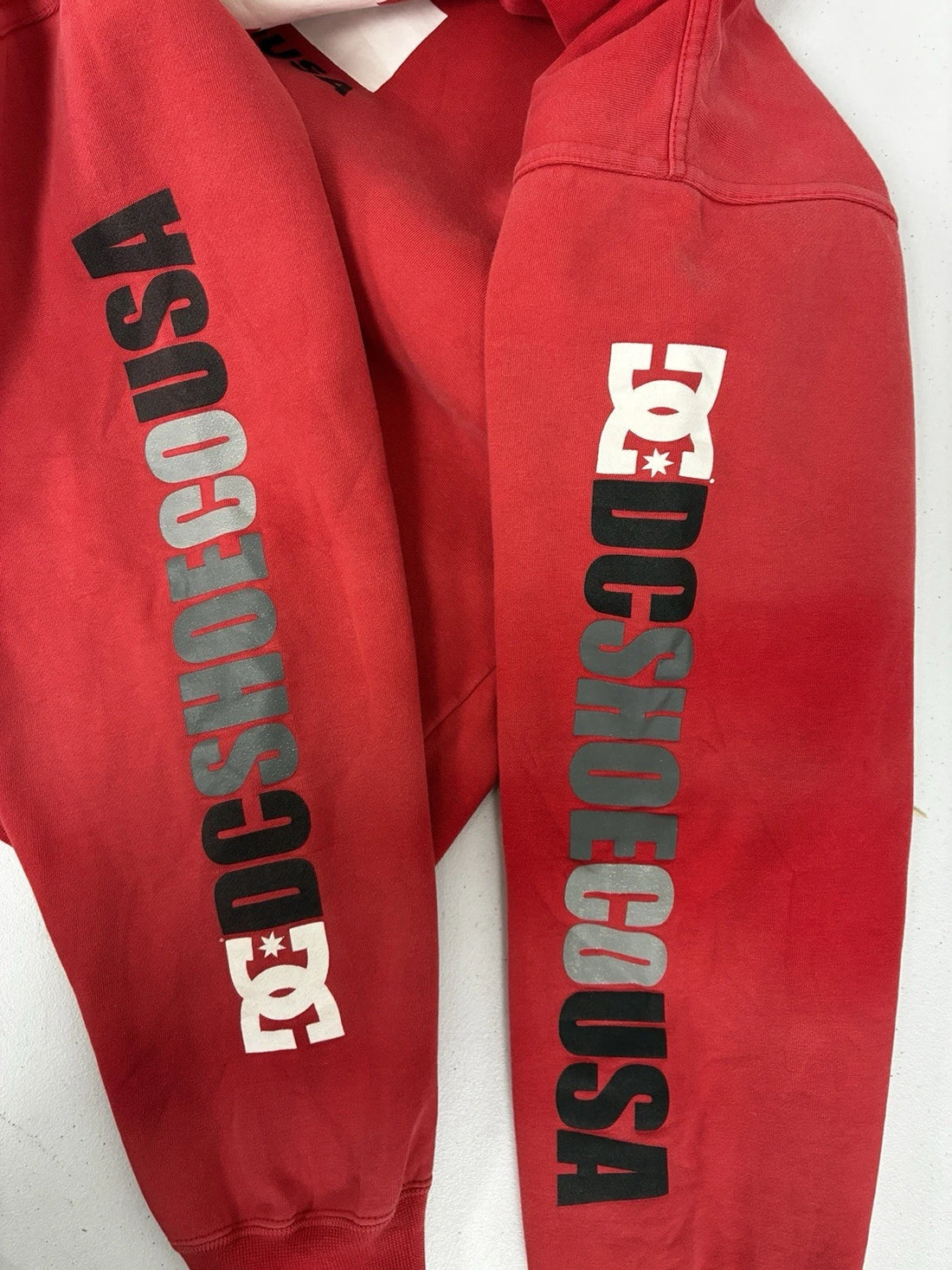 DC Shoe Co USA Sweatshirt Hoodie Size Large Skate Red