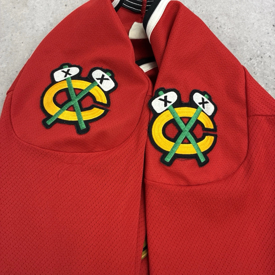 Vintage Chicago Blackhawks CCM Maska Hockey Jersey Size Medium NHL