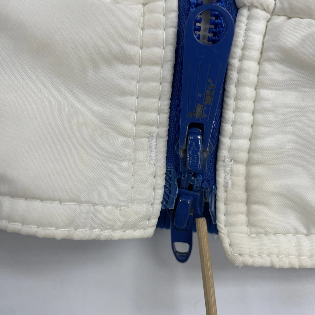 Vintage Mountain Goat White Stag Puffer Vest Jacket Size Small Insulated