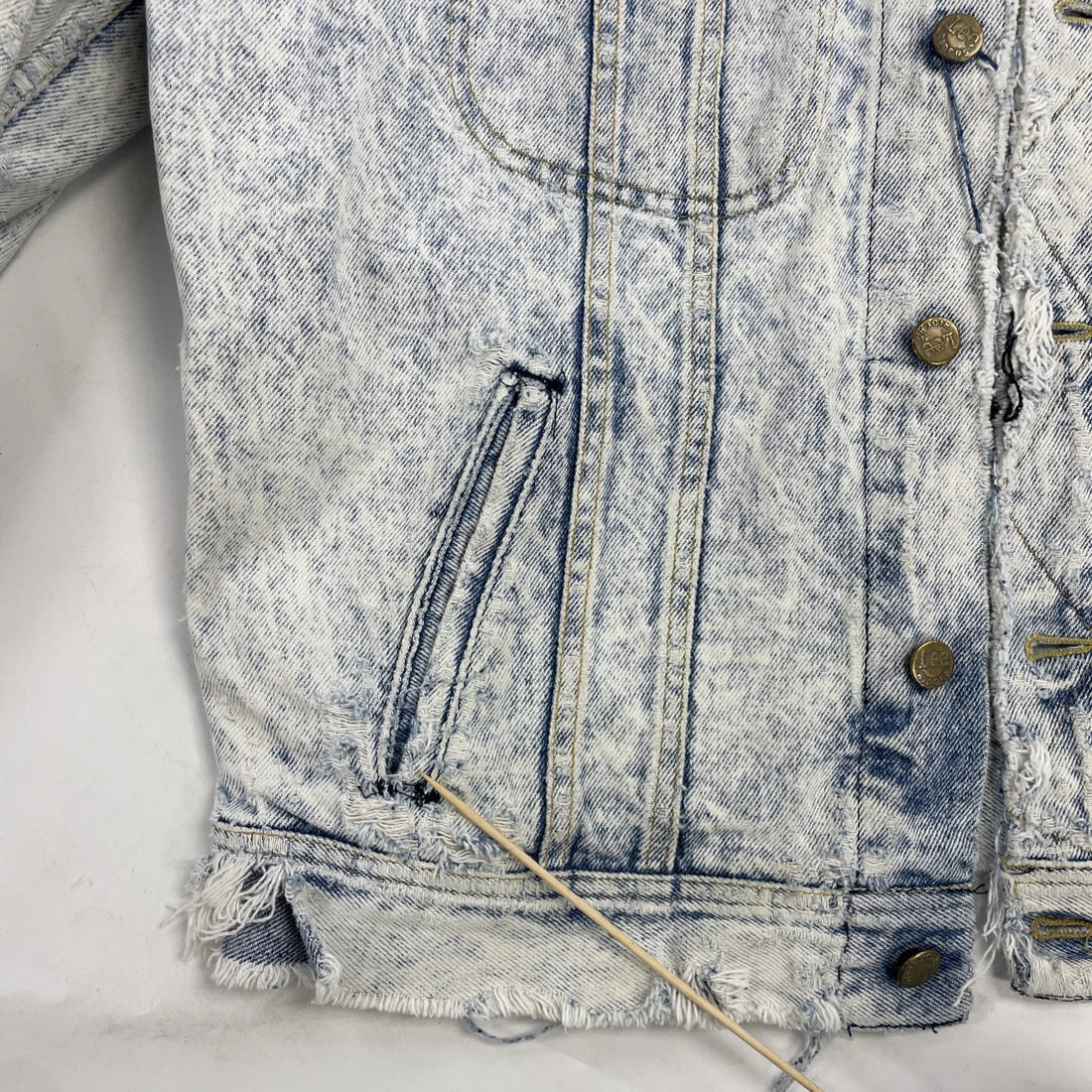 Vintage Lee Acid Wash Denim Trucker Jacket Size Medium PATD 153438 Distressed