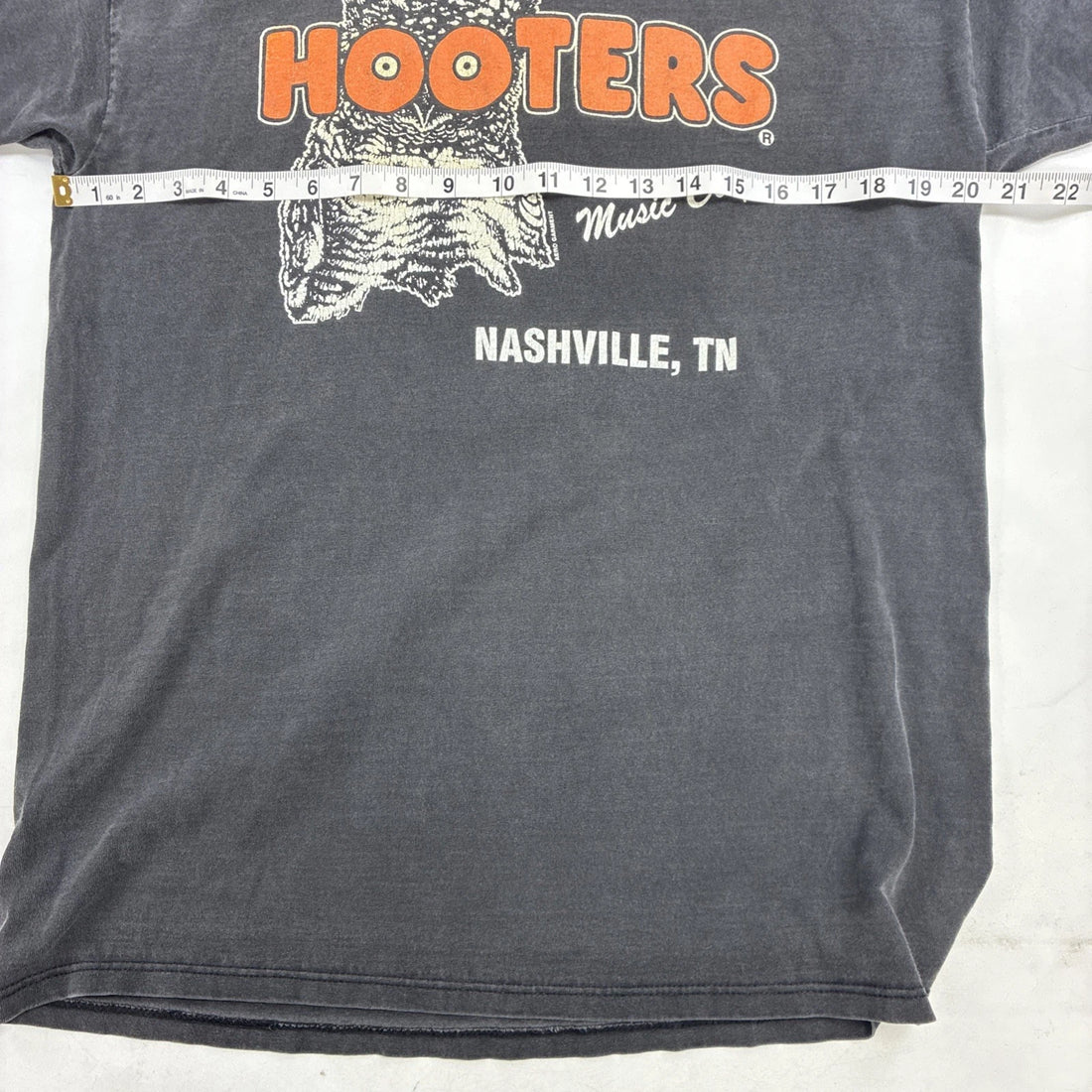 Vintage Hooters T-Shirt Size Large Double Sided Promo