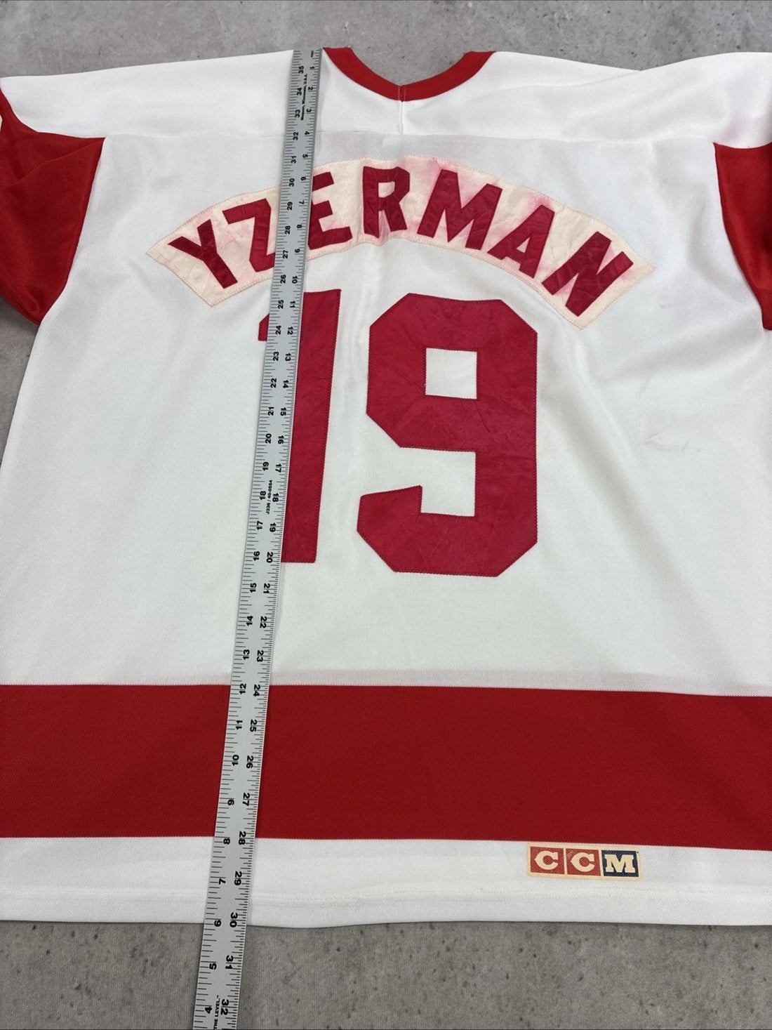 Vintage Detroit Red Wings Steve Yzerman CCM Jersey Size XL NHL