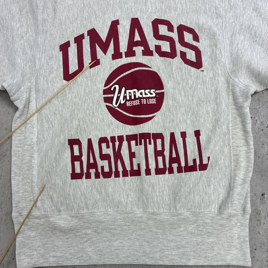 Vintage UMass Basketball Champion Reverse Weave Sweatshirt Size Medium 90s NCAA