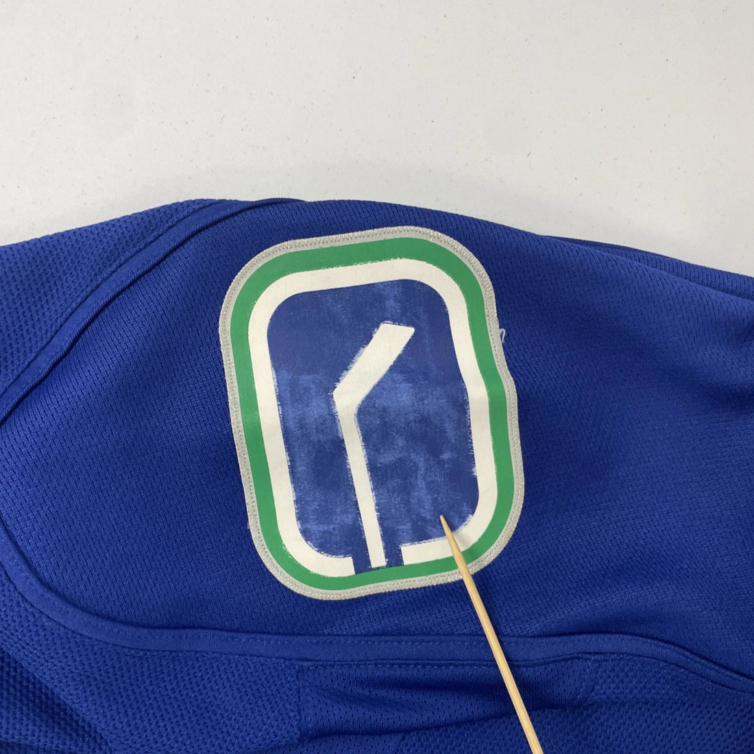 Vancouver Canucks Reebok Jersey Size Medium NHL