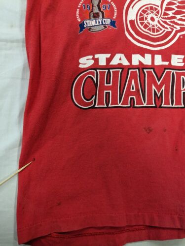 Vintage Detroit Red Wings Stanley Cup Champions Size Medium Red 1997 90s NHL