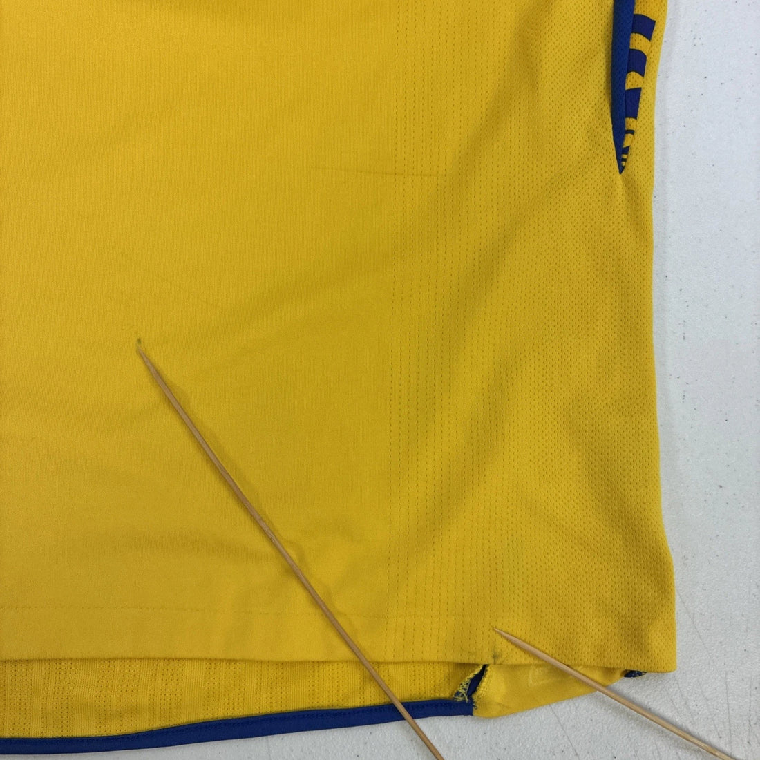 Sweden Umbro Soccer Football Jersey Size XL FIFA