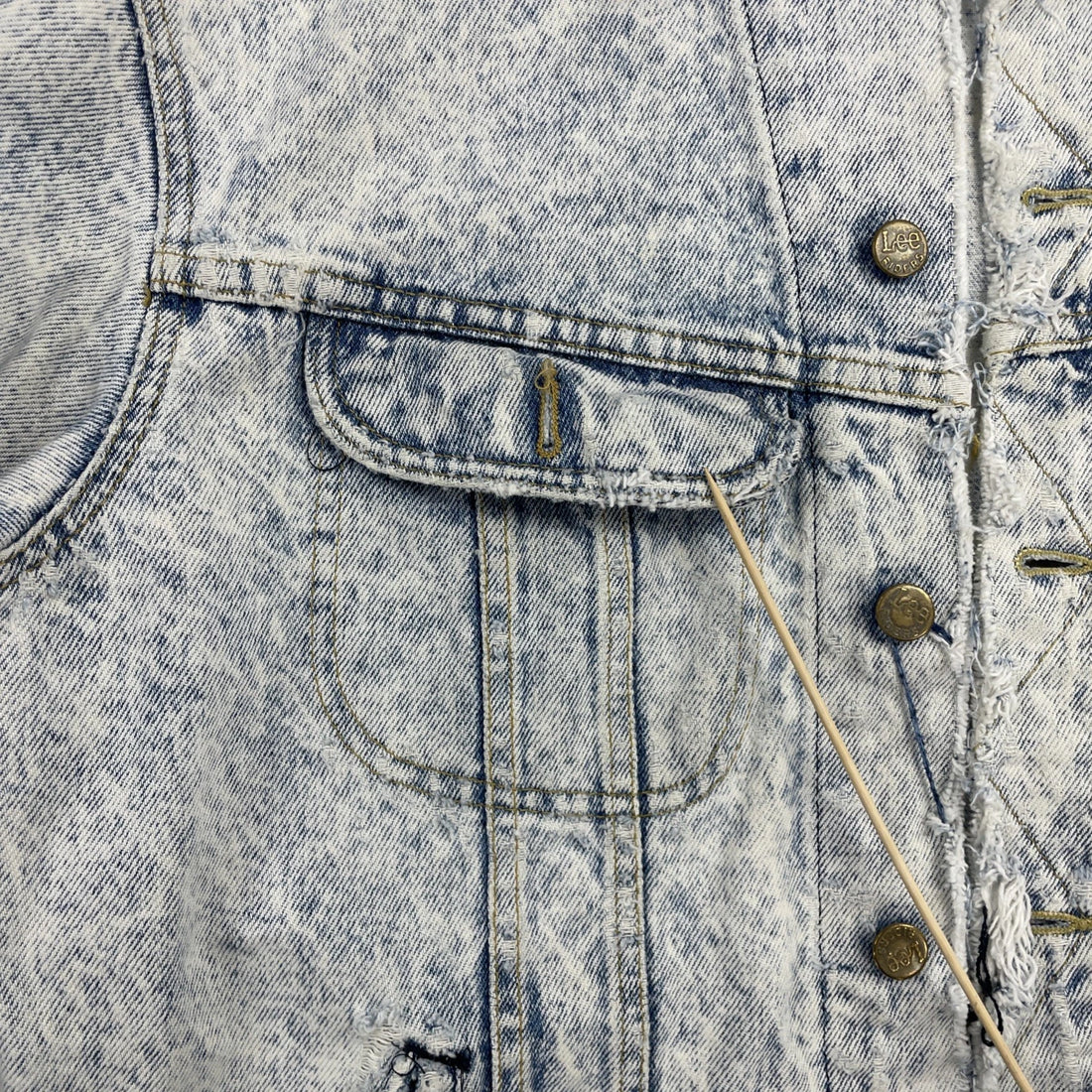 Vintage Lee Acid Wash Denim Trucker Jacket Size Medium PATD 153438 Distressed