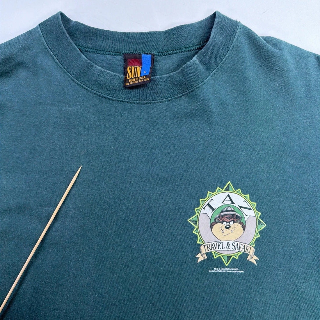 Vintage Taz Travel & Safari T-Shirt Size Large 1994 90s