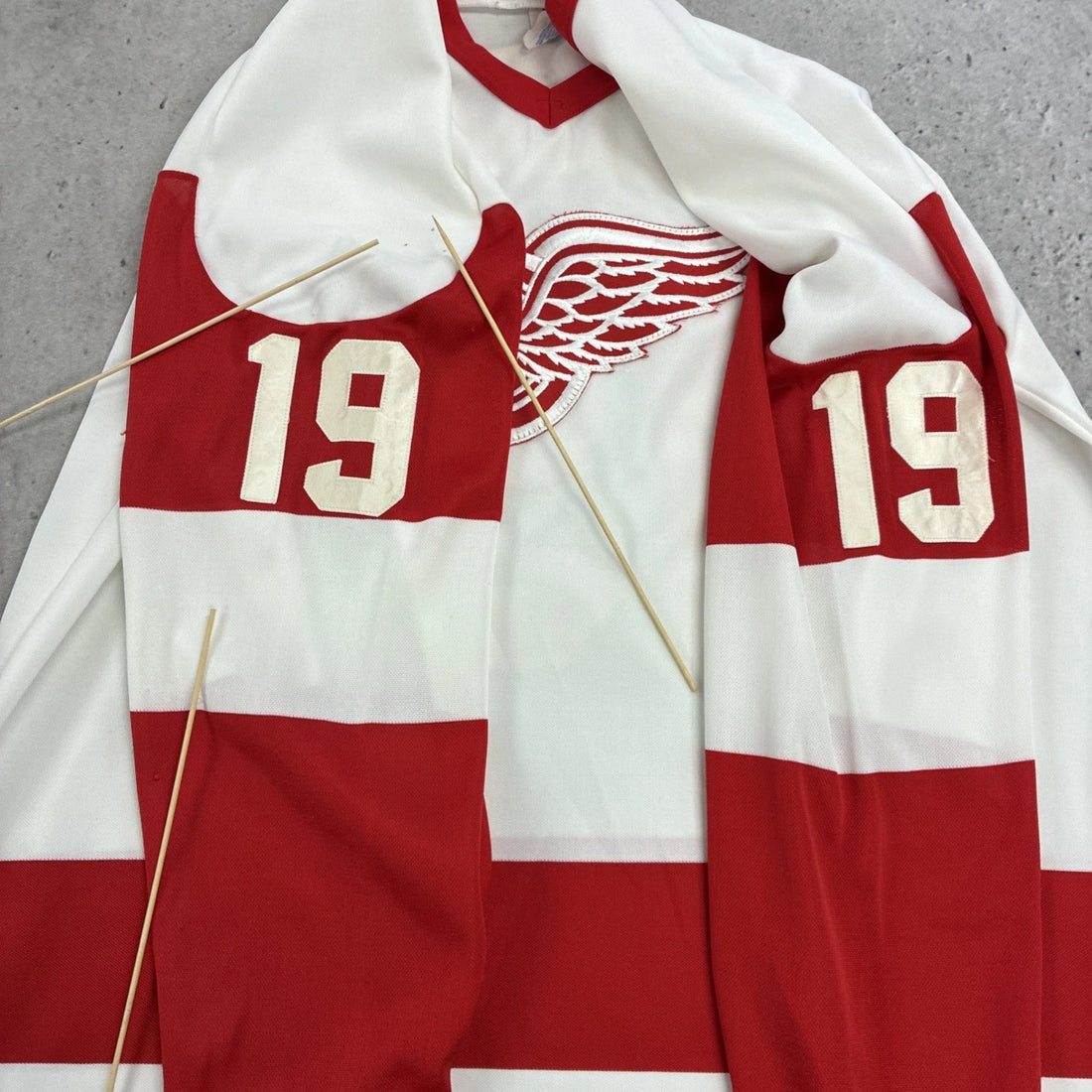 Vintage Detroit Red Wings Steve Yzerman CCM Jersey Size XL NHL