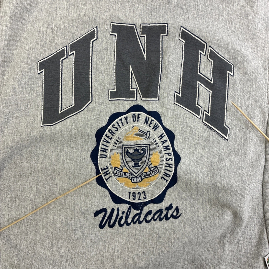 Vintage UNH Wildcats Crest Crewneck Sweatshirt Size Large 90s NCAA