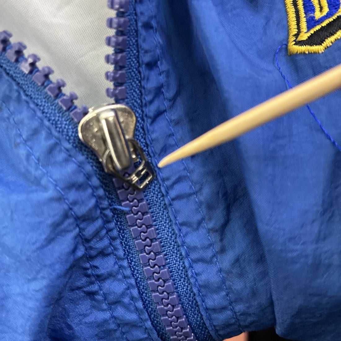 Vintage UCLA Bruins Reebok Windbreaker Light Jacket Size XL NFL