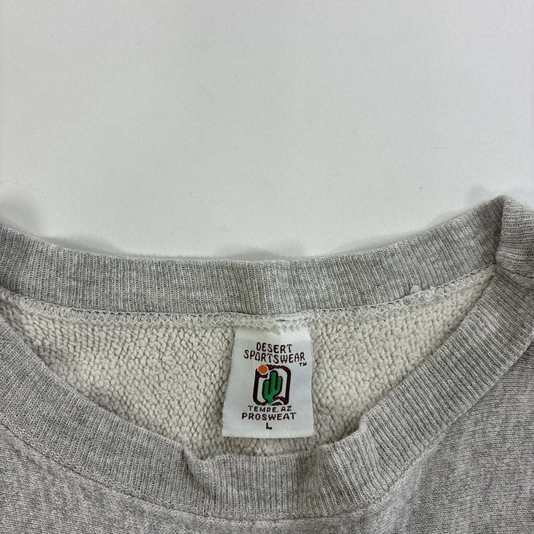 Vintage UNH Wildcats Crest Crewneck Sweatshirt Size Large 90s NCAA