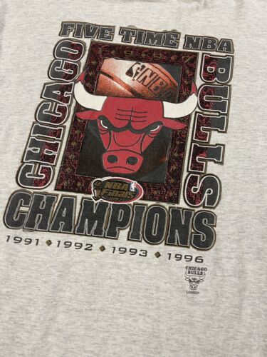 Vintage Chicago Bulls Five Time Champions T-Shirts Size Large Gray 1996 90s NBA