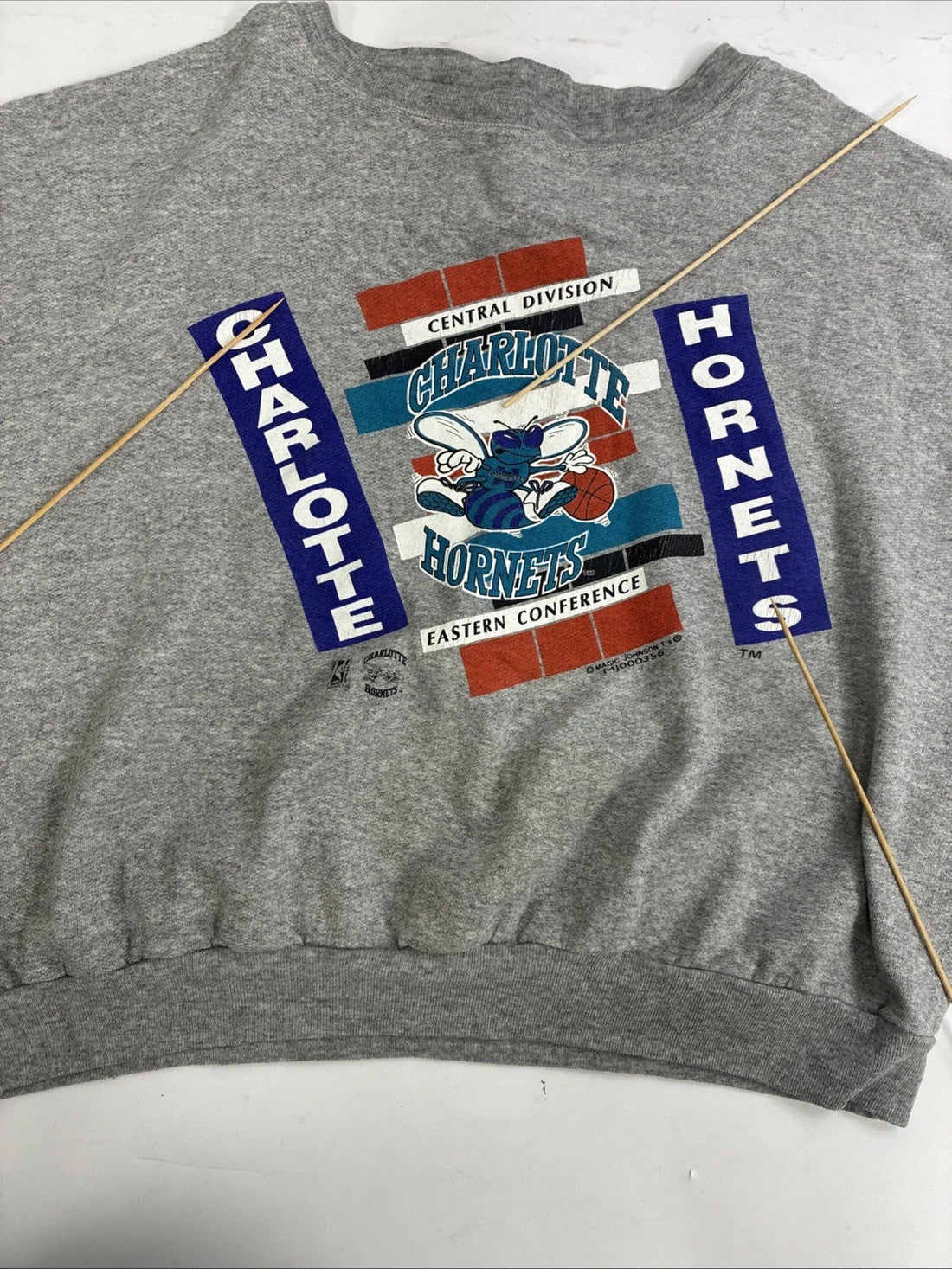 Charlotte Hornets Magic Johnson T's Crewneck Sweatshirt Size Large NBA