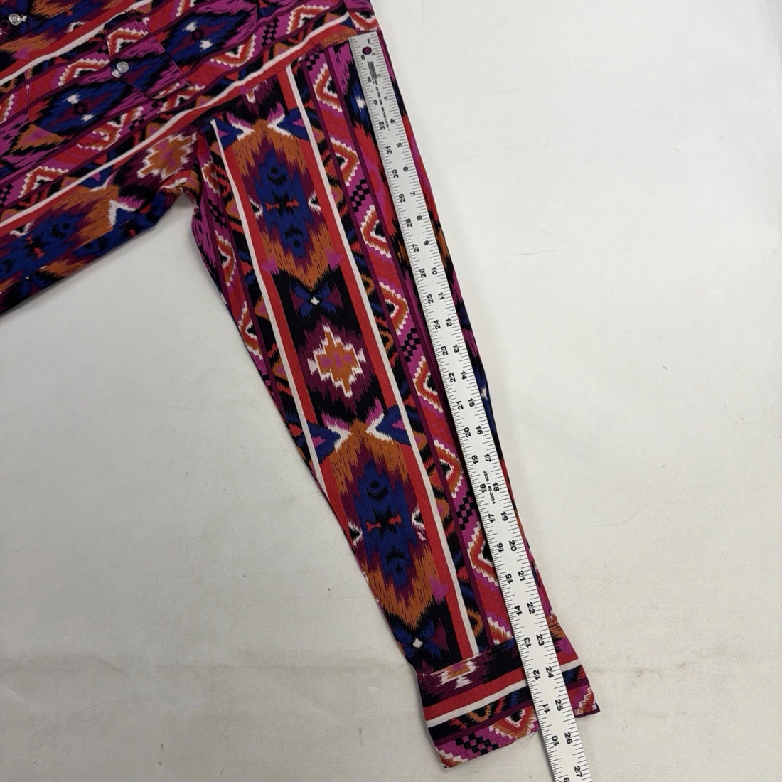 Vintage Wrangler Western Aztec Button Up Shirt Size 16 1/2 35