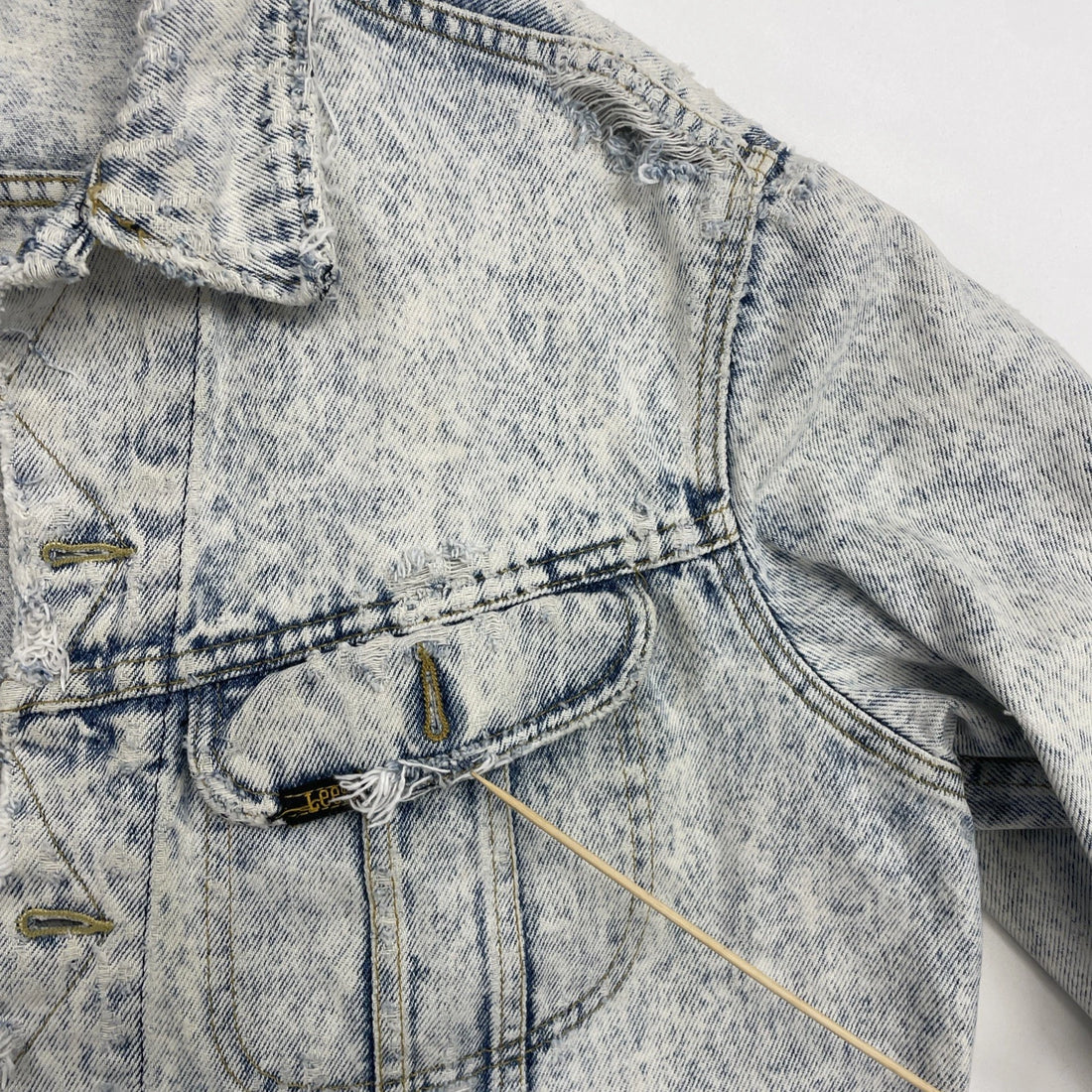 Vintage Lee Acid Wash Denim Trucker Jacket Size Medium PATD 153438 Distressed