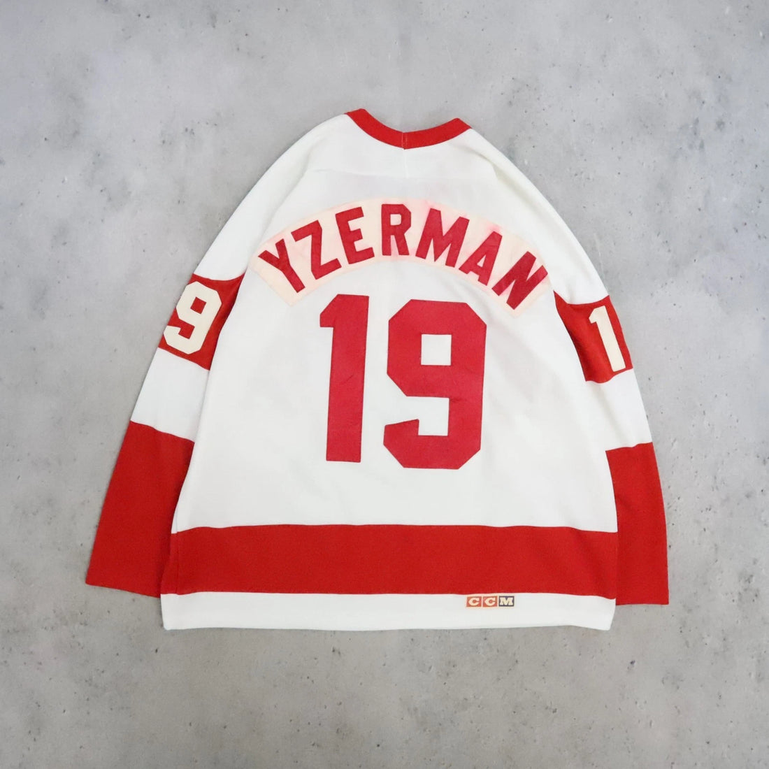 Vintage Detroit Red Wings Steve Yzerman CCM Jersey Size XL NHL