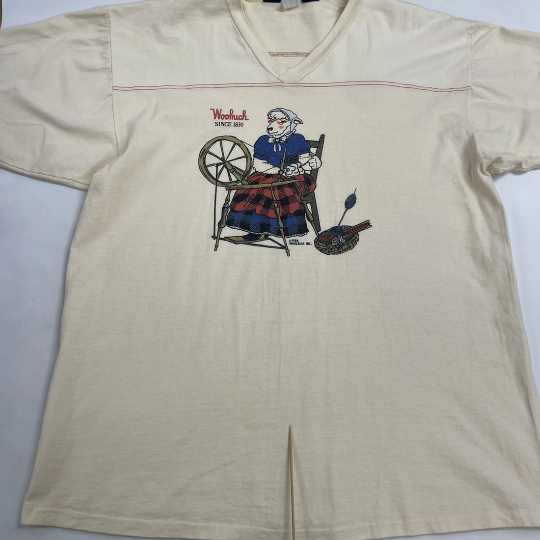 Vintage Woolrich Sheep V-Neck Raglan T-Shirt Size XL 80s