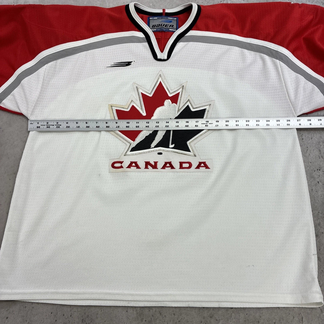 Vintage Team Canada Bauer Hockey Jersey Size XL IIHF