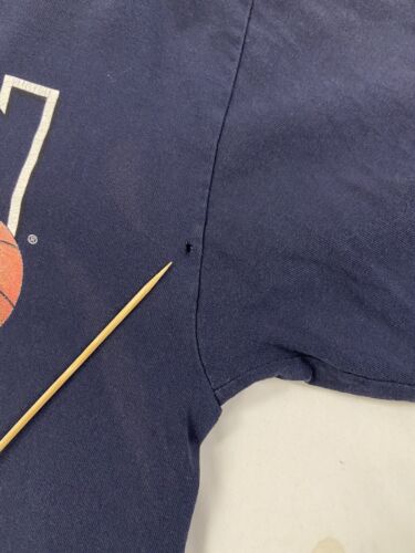 Vintage UCONN Huskies 1999 National Champions T-Shirt Size Medium Blue 90s NCAA