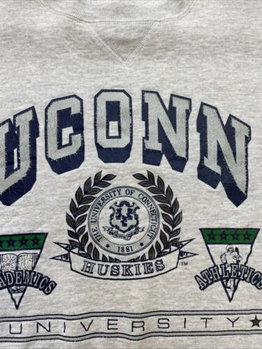 Vintage UConn Huskies Russell Athletic Sweatshirt Crewneck Size Medium 90s NCAA