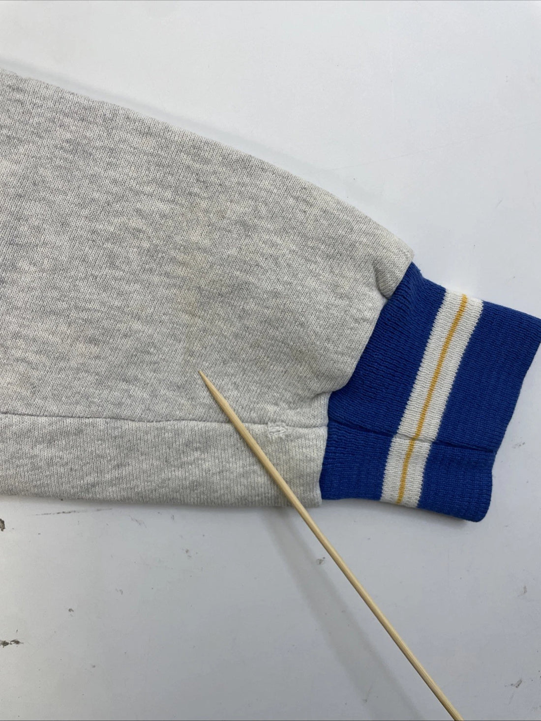 Vintage St. Louis Rams Sweatshirt Crewneck Size Large Embroidered NFL