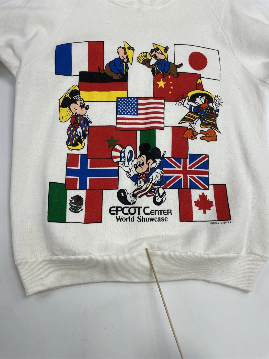 Vintage Epcot Center Flags Disney Crewneck Sweatshirt Size Medium 80s