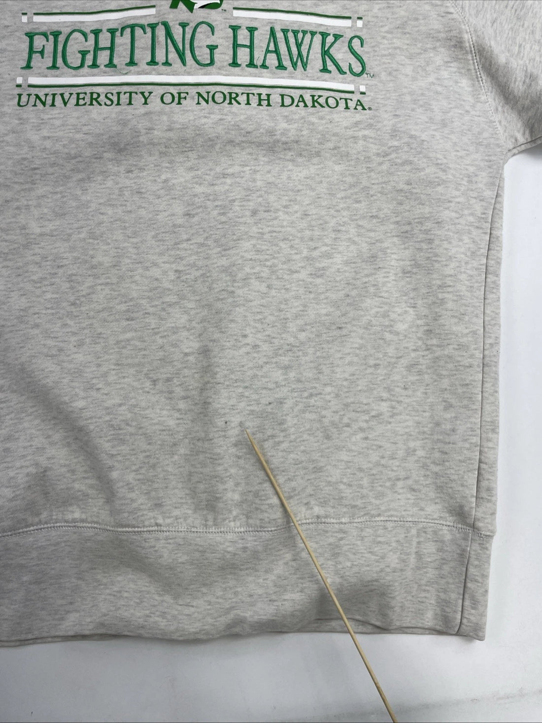 North Dakota Fighting Hawks Champion Crewneck Sweatshirt Size Medium NCAA
