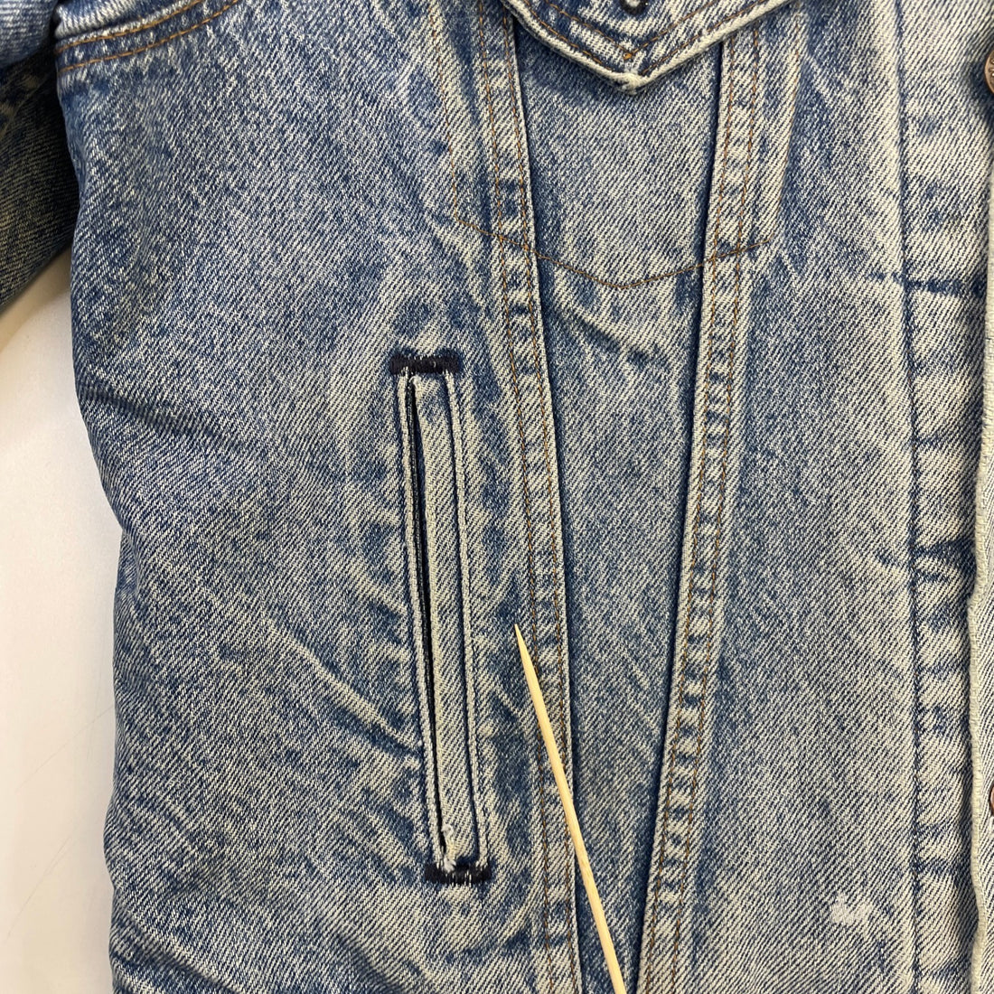 Vintage Levi's Denim Trucker Jacket Medium Distressed Blanket Lined