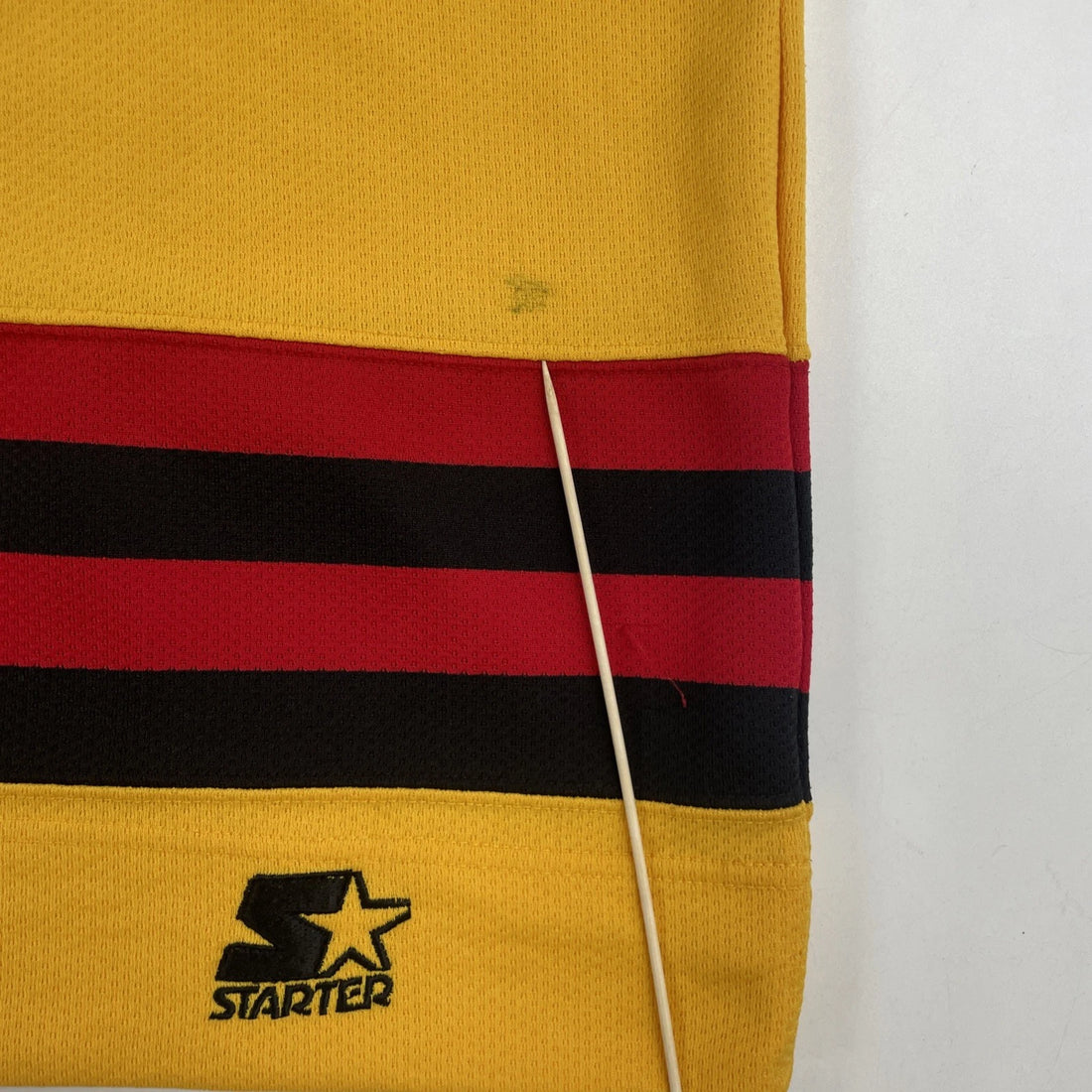 Vintage Chicago Blackhawks Starter Hockey Jersey Size Medium Gold NHL