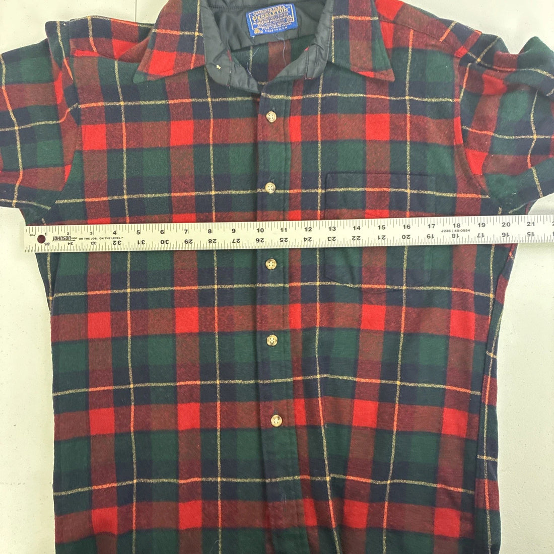 Vintage Pendleton Wool Lodge Button Up Shirt Size Medium Plaid