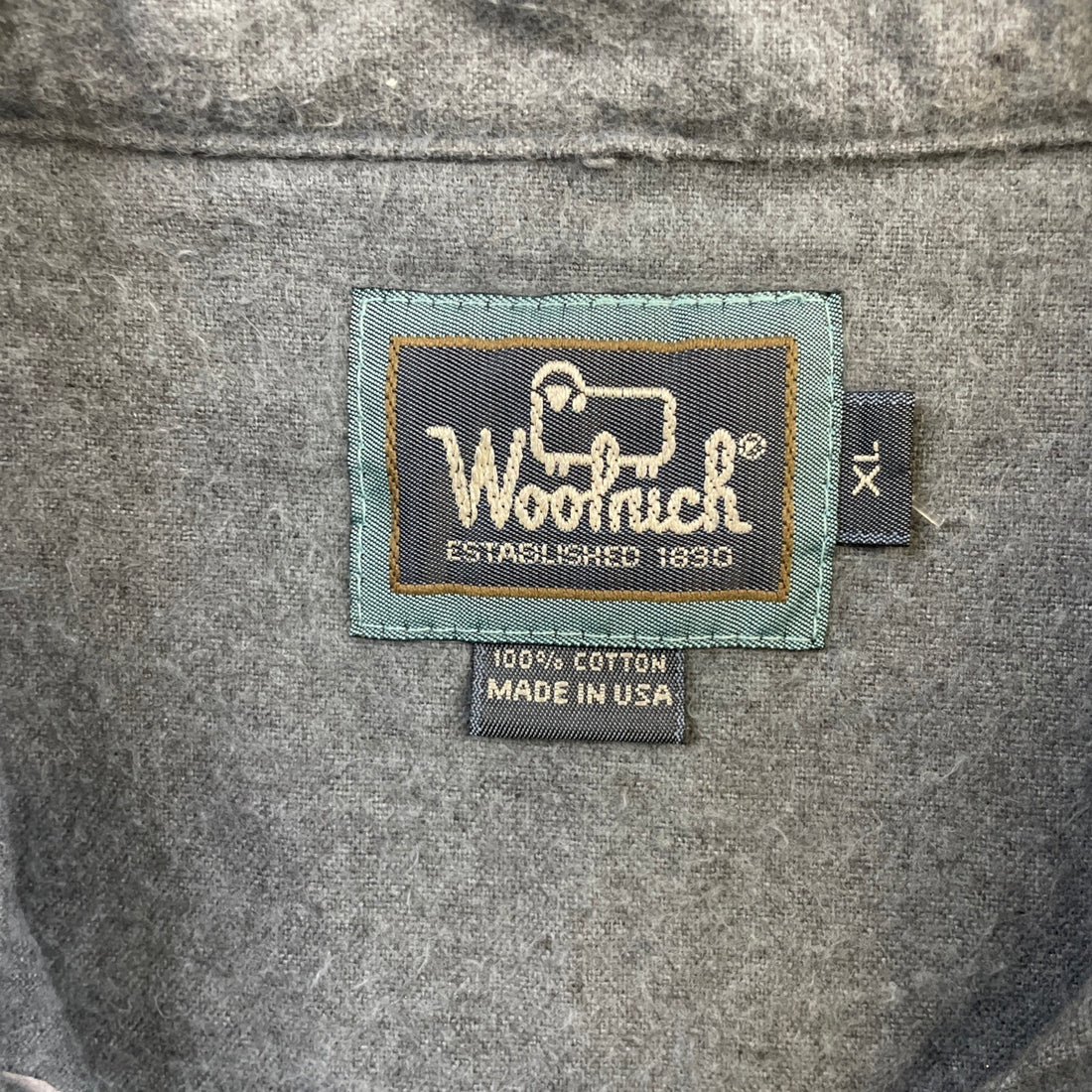 Vintage Woolrich Button Up Shirt Size XL Blue