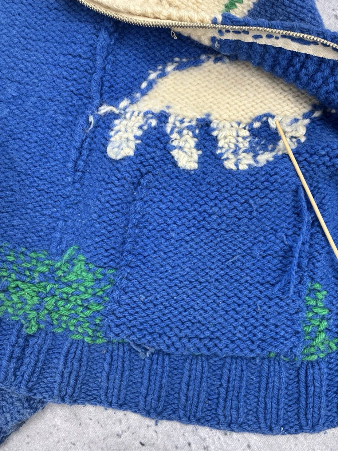 Vintage Polar Bear Wool Knit Cowichan Sweater Size Medium