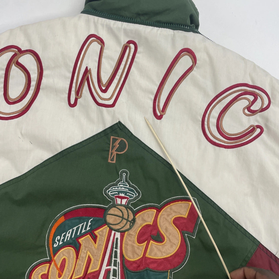 Vintage Seattle Supersonics Pro Player Puffer Jacket Size Medium 90s NBA