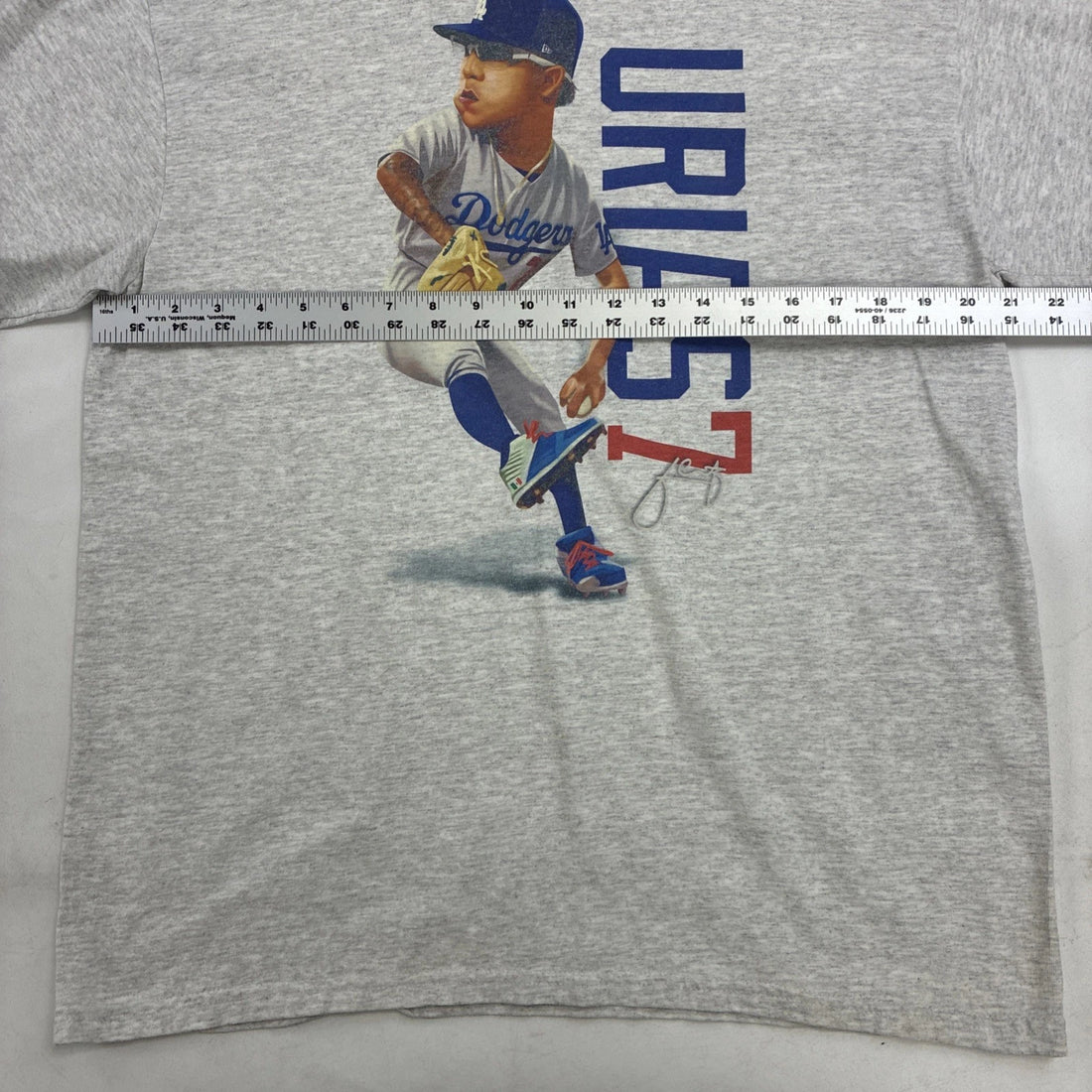 Vintage Los Angeles Dodgers Julio Urias T-Shirt Size Large MLB